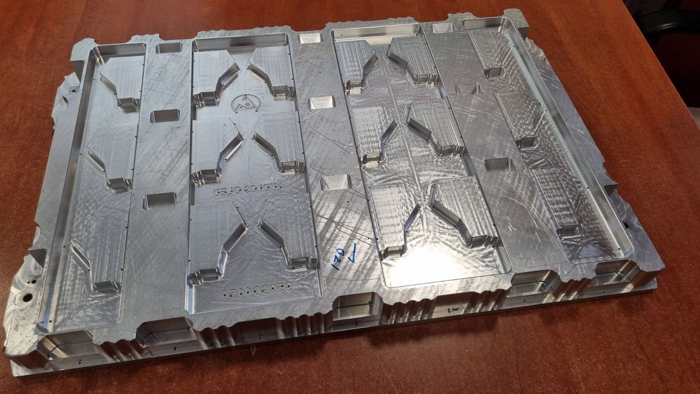 ESD tray KONI za zaščito elektronskih izdelkov